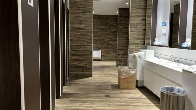 台灣新聞通訊社-高雄補習班20歲男助教「廁所芳香劑設針孔」偷拍2年　教育局出手了