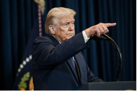 台灣新聞通訊社-川普：伊朗同意永不關閉荷莫茲海峽　正與美合作清除水雷