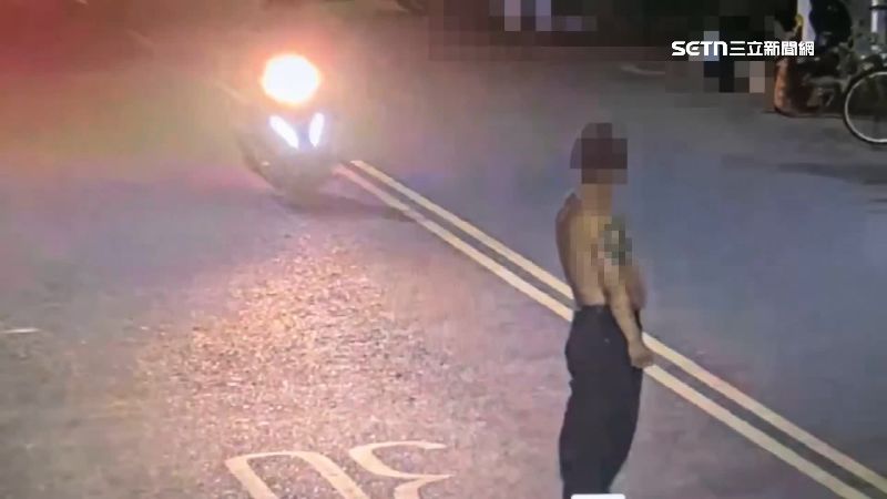 台灣新聞通訊社-獨家／半甲刺青男當路霸「拳擊手」　肉身攔車還揍警