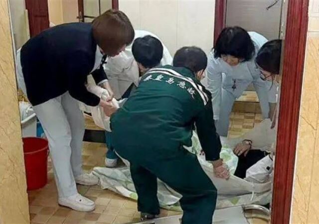 台灣新聞通訊社-24歲嫩媽懷二胎竟不知！陪孩打點滴意外分娩　「新生兒掉地上」超驚險