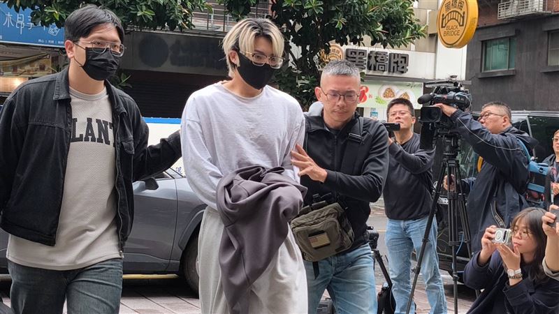 台灣新聞通訊社-快訊／閃兵案再逮1人　超跑網紅「邵某」也遭拘提