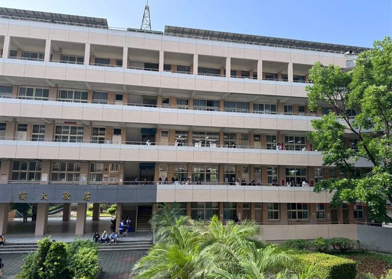 台灣新聞通訊社-四技二專統測缺考率6%！數學、專業科目二雙降　二技國英文也減少