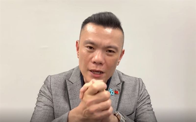 台灣新聞通訊社-李貞秀拒辭立委、嗆告中評會　江和樹崩潰：拜託…我們要替妳講話很困難