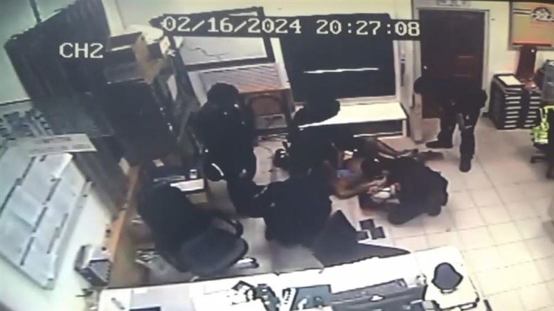 台灣新聞通訊社-破案壓力大到瘋？警棍「狠戳2下」害賊「爛肚」慘死　恆春魔警下場曝光