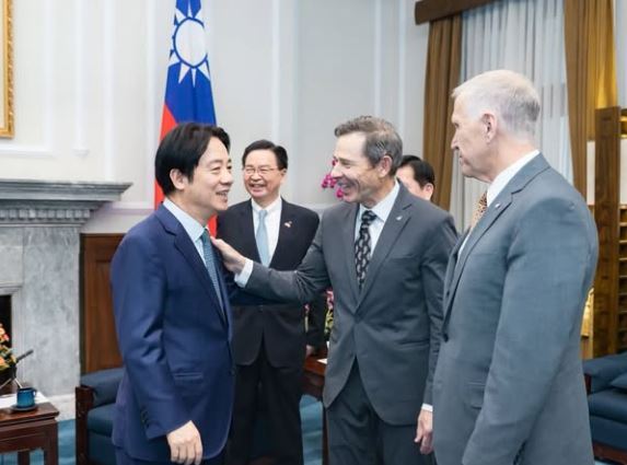 台灣新聞通訊社-1.25兆國防預算受阻！美國參議員訪台示警：別對中國抱持「天真幻想」