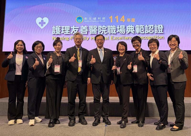 台灣新聞通訊社-導入AI輔助護理、排班！臺中榮總奪首屆護理友善職場認證醫學中心典範獎