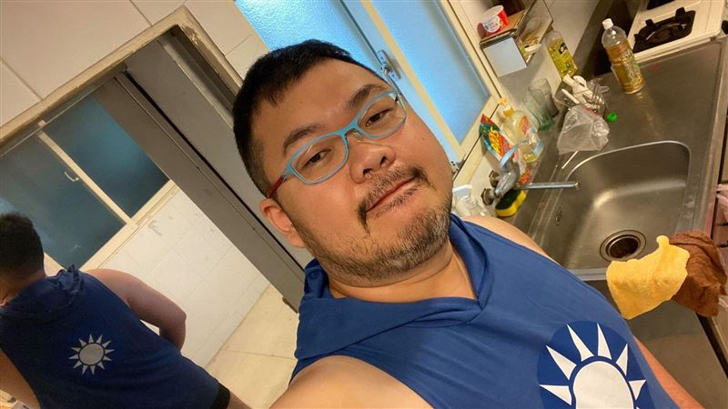 台灣新聞通訊社-酸館長站台民眾黨「便當越賣越少」！四叉貓：我擺香腸攤生意說不定都贏