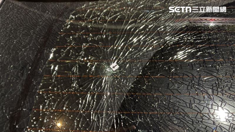 台灣新聞通訊社-警調監視器追兇！北市男駕車突遭開槍　擋風玻璃裂成蜘蛛網