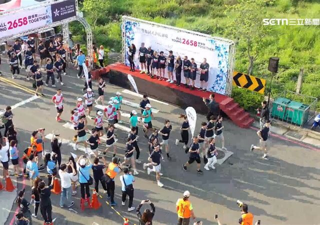 台灣新聞通訊社-「超慢跑」奢華補給站　頂級海鮮龍蝦、鮑魚上桌