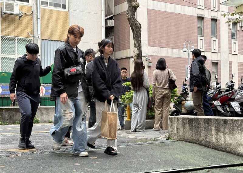 台灣新聞通訊社-誤信詐團投放假投資廣告！婦1年被騙9000萬　5車手落網移送北檢