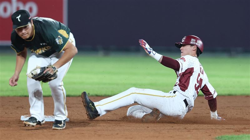 台灣新聞通訊社-中職／締200盜抱走「加大壘包」！陳晨威喊手酸　拚中職首位300盜這樣說