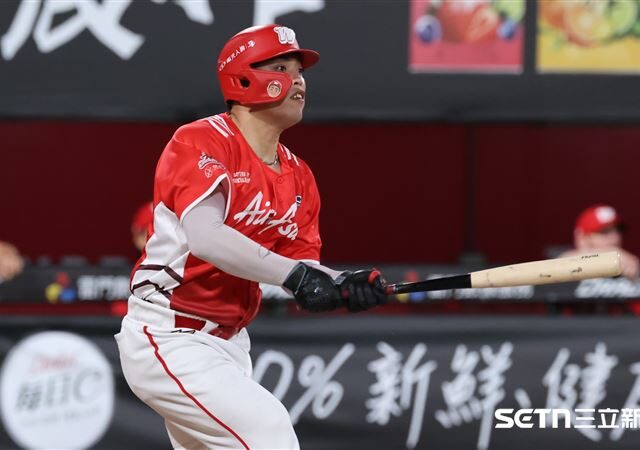 台灣新聞通訊社-中職／陳子豪開季0轟陷低潮　葉君璋力挺「守跑俱佳」：暫無下二軍計劃