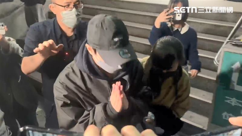 台灣新聞通訊社-快訊／湊到50萬交保！王子「90度鞠躬」感謝關心…快閃畫面曝光