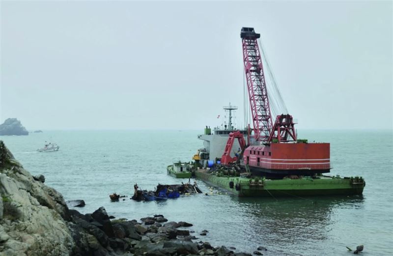 台灣新聞通訊社-中國籍漁船作業釀禍！東引海底電纜斷裂　11人全被控管