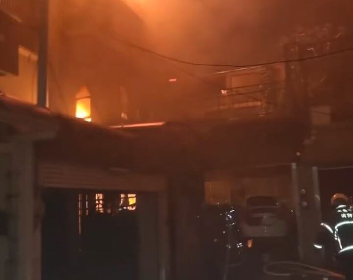 台灣新聞通訊社-嘉義惡火奪3命！民宅在「死巷」僅1輛消防車能進…難救一家三口釀慘劇