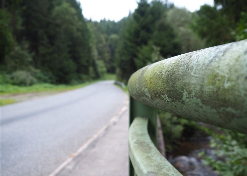 台灣新聞通訊社-俄羅斯嚴重車禍…巴士不明原因翻覆釀2死12傷！上面載40多名中國工人