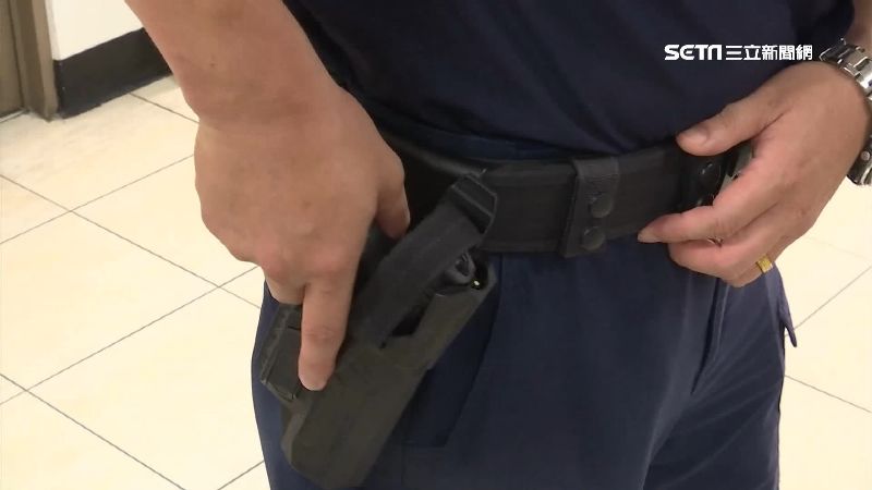 台灣新聞通訊社-與鄰居結怨！彰化男趁員警不注意⋯竟趁機「奪警槍」：想開他