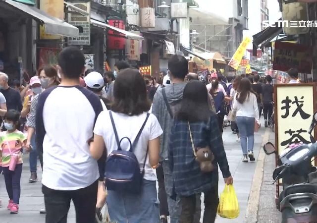 台灣新聞通訊社-將迎3天連假！勞動節第一次「全國放假」　家長卻崩潰：小確幸消失