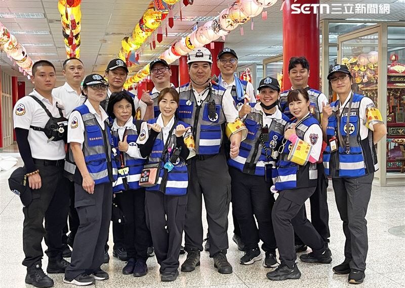 台灣新聞通訊社-龍德宮徒步400公里抵鳳山！高雄市救護義消接力護航最後一哩路