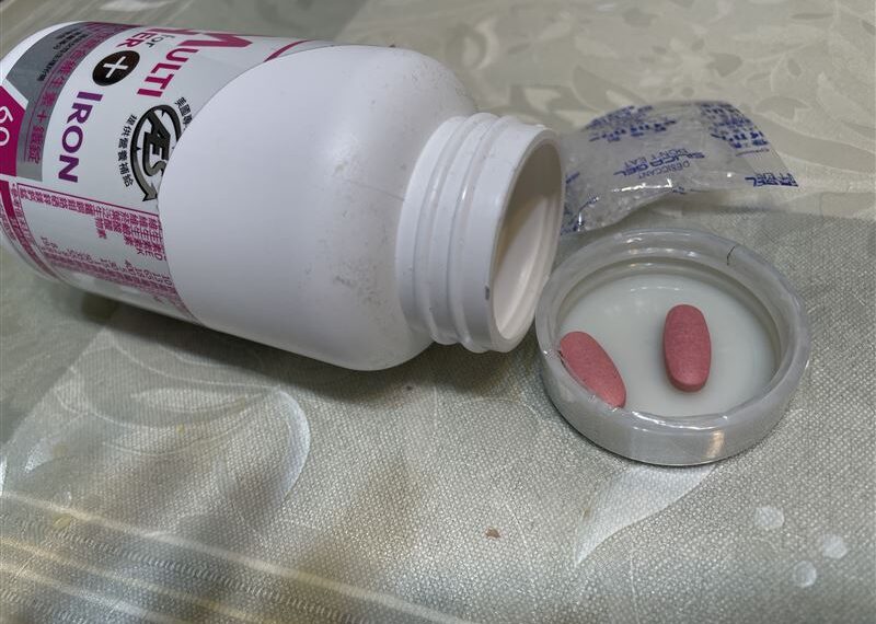 台灣新聞通訊社-保健品一開封…乾燥劑絕對要馬上拿出來！藥師急警告：九成民眾不知道