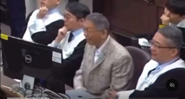 台灣新聞通訊社-柯文哲聽律師罵檢超嗨「激動揮拳」　法界酸：根本法盲
