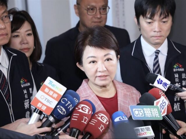 台灣新聞通訊社-盧秀燕發文又惹議了！網怒嗆「轉移焦點」：垃圾放哪？