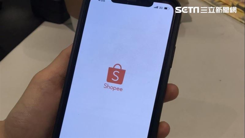 台灣新聞通訊社-男友借手機見1幕氣炸　狠酸她蝦皮領貨少這動作沒品！眾人傻眼：真累