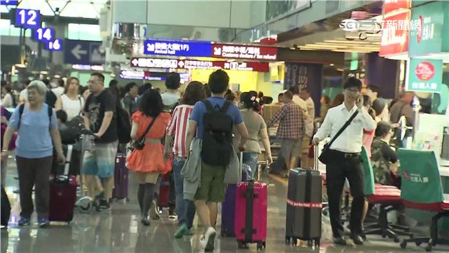 台灣新聞通訊社-機票漲掀搶票潮「一家四口貴8000」達人示警：別盲搶買錯多噴3000元