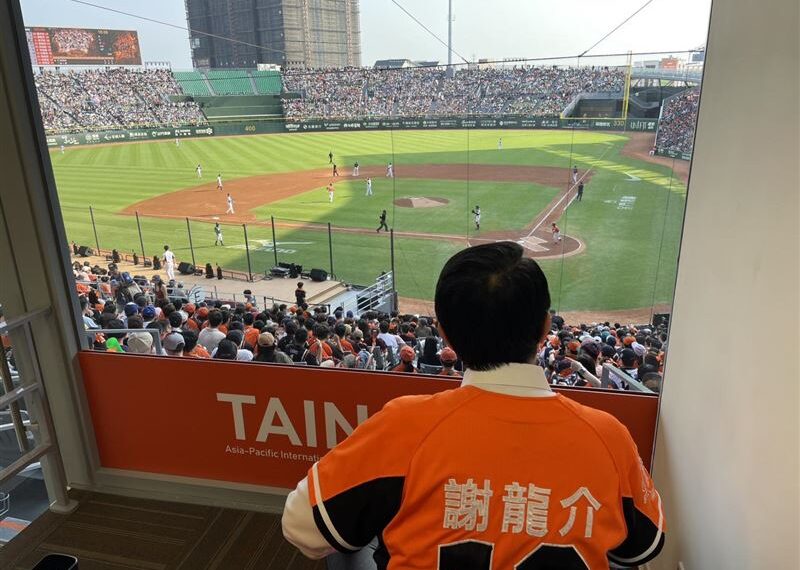 台灣新聞通訊社-亞太球場強撤攤⋯台南體育局挨轟「韭菜收割局」！謝龍介：不做年底我做