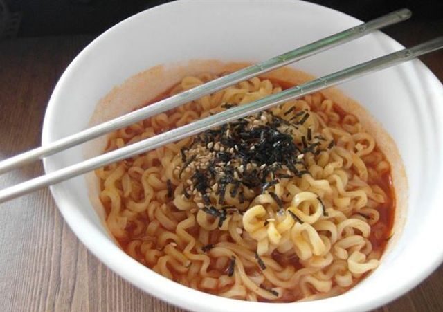 台灣新聞通訊社-時代的眼淚！「始祖級泡麵」回歸　5、6年級生淚崩：兒時記憶