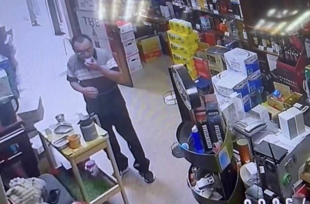 台灣新聞通訊社-豐原男鄰長「趁闆娘煮飯偷錢」全都錄！5年交情破滅…兒代父下跪道歉