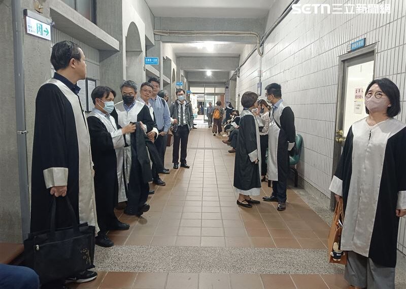 台灣新聞通訊社-台中狂女法院失控！公然掌摑、拖鞋砸人又嗆殺人　5罪起訴裁定續押