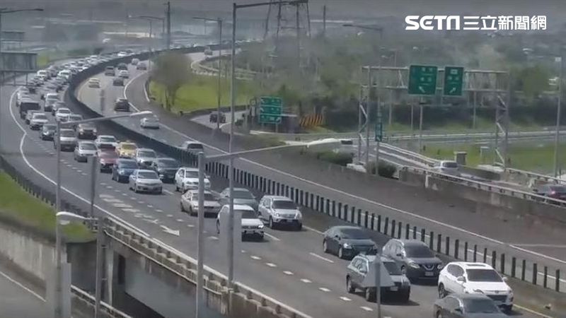 台灣新聞通訊社-連假首日「9路段紫爆」！國5狂塞12小時　地雷路段一次看