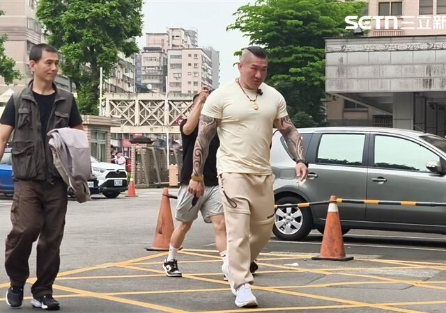 台灣新聞通訊社-直播嗆「把賴清德狗頭斬下來」！館長遭起訴現身開庭：今天也不會認罪