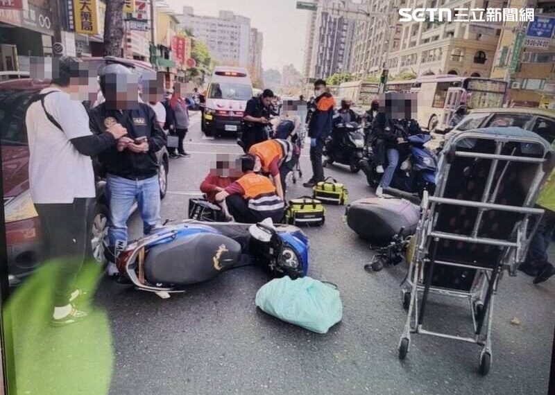 台灣新聞通訊社-連臨停轎車都遭殃！羅斯福路4車連環撞　3機車騎士重摔急送醫