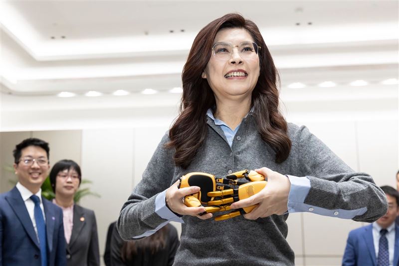 台灣新聞通訊社-他預言鄭麗文返台記者會：會補標準結論「問題在賴清德」