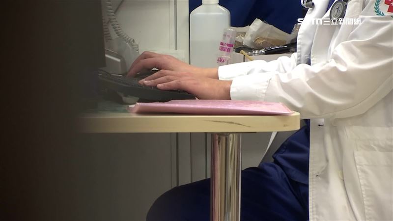 台灣新聞通訊社-大學申請「AI科系擠破頭」　台大醫滿級分人數罕見砍半