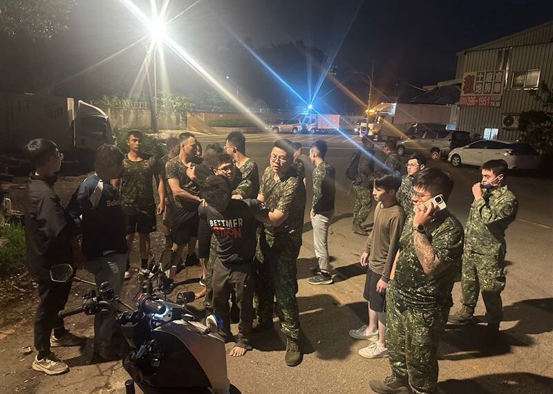 台灣新聞通訊社-史上最慘！桃園3移工棄車「朝營區狂奔」遇收假阿兵哥　成助攻神隊友