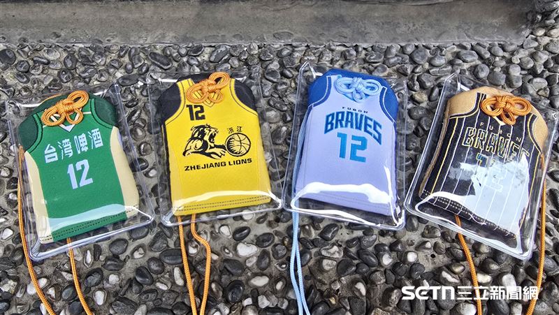 台灣新聞通訊社-PLG／林志傑商品太熱門　球迷早上7點排到B1停車場