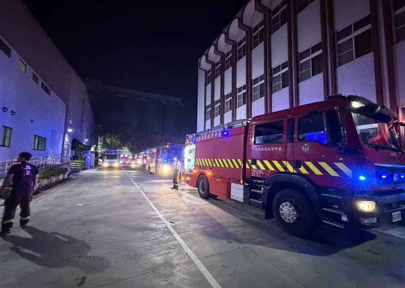 台灣新聞通訊社-台中暗夜惡火！統一物流中心全面燃燒　145坪廠放全毀⋯損失恐破百萬