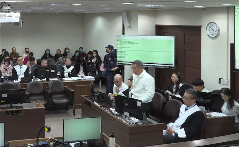 台灣新聞通訊社-柯文哲法庭醜態變網路迷因素材、淪笑柄　律師：作法自斃