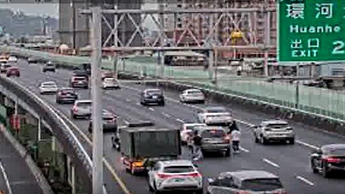 台灣新聞通訊社-快訊／上班注意！國道2車追撞事故…占1車道「回堵3公里」時速不到20