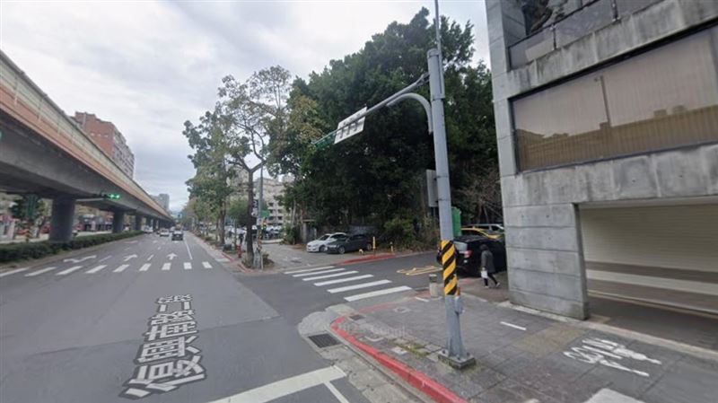 台灣新聞通訊社-獨家／台北驚現恐怖灌膠怪客！3次灌3秒膠毀門鎖　警：已鎖定嫌犯偵辦中