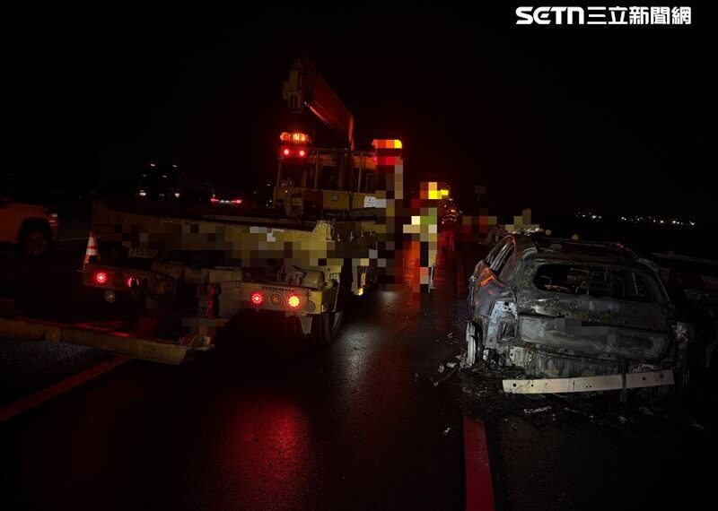 台灣新聞通訊社-快訊／國1台南新營火燒車！開到一半起火狂燒…轎車燒成廢鐵慘況曝