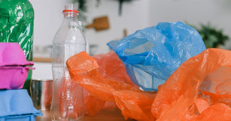 台灣新聞通訊社-塑膠袋之亂！買豆漿要提袋老闆開價「1個5元」 客人氣喊不買了