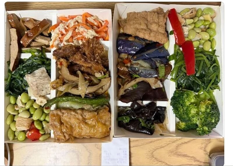 台灣新聞通訊社-內湖素食「2個便當646元」　老店喊冤食材成本高！消保官：恐最高罰10萬