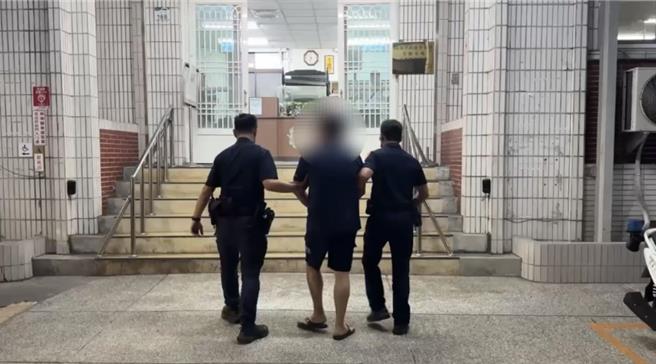台灣新聞通訊社-高雄自小客拒檢企圖撞警遭開5槍轟爆輪胎 駕駛自撞落網