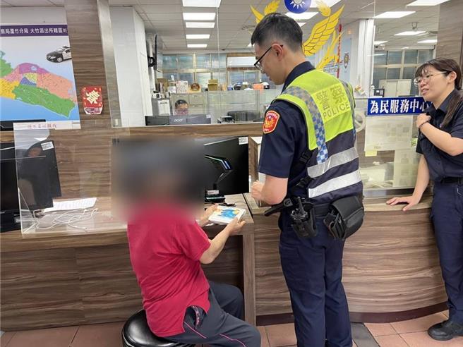 台灣新聞通訊社-中壢老婦迷途2小時 蘆竹警靠「冠夫姓」助團圓
