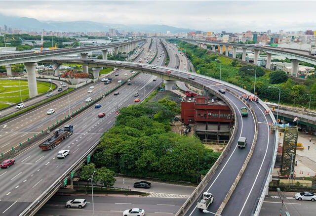 台灣新聞通訊社-改善國1五股塞車 北出往台64匝道拓寬明通車