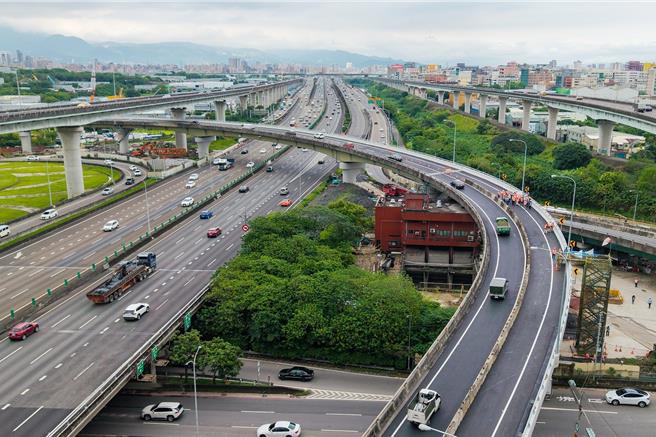 台灣新聞通訊社-改善國1五股塞車 北出往台64匝道拓寬明通車